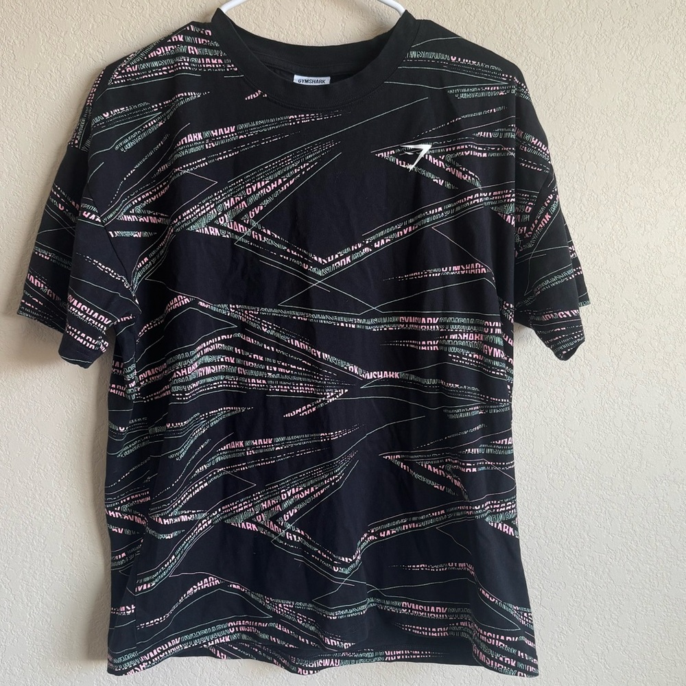 Gymshark Men’s Pink, Green, and Black Graphic Shirt Size Medium
